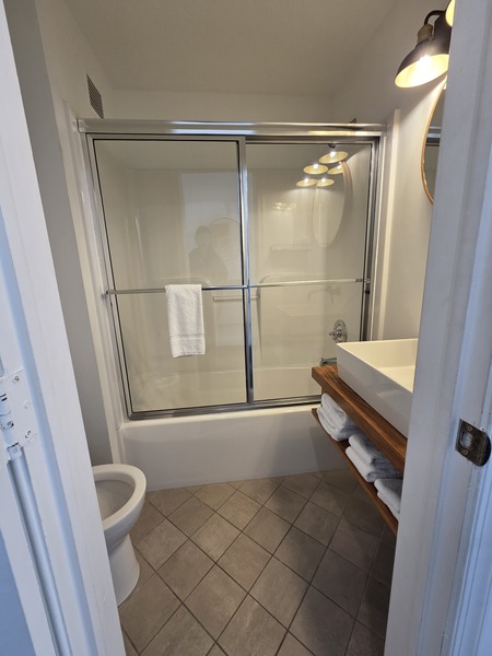 Standard 2 Full Beds Photo 6