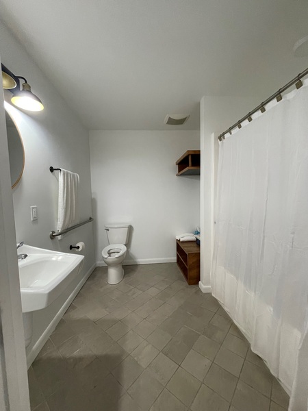 Handicapped 1 Queen Bed Photo 6