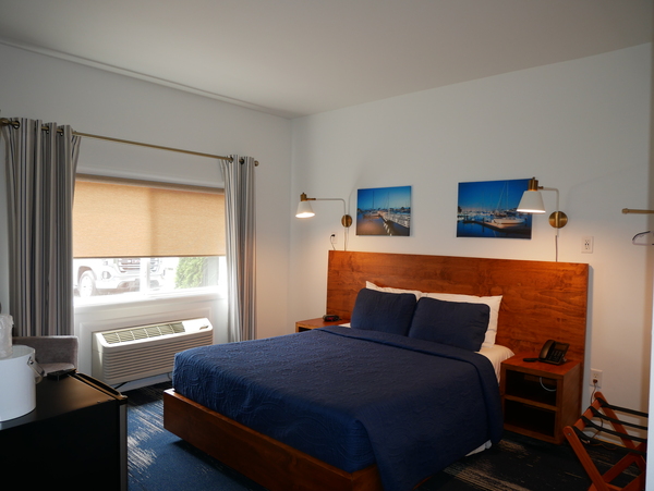 Handicapped 1 Queen Bed Photo 1