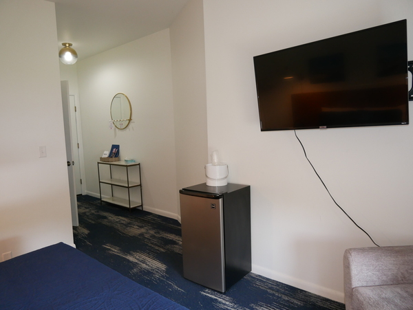 Handicapped 1 Queen Bed Photo 5